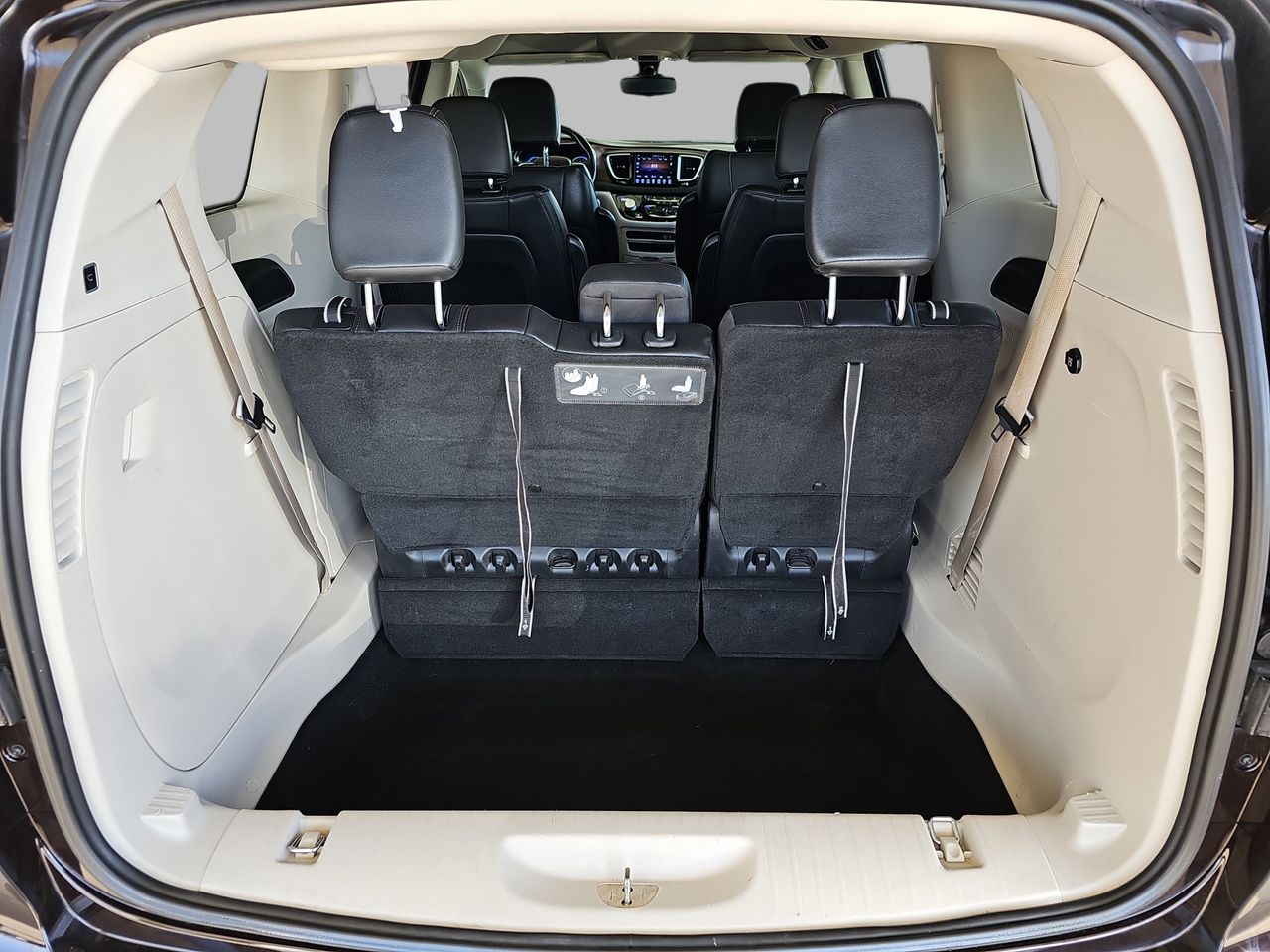 Used 2017 Dark Cordovan Pearlcoat Chrysler Touring L image 15