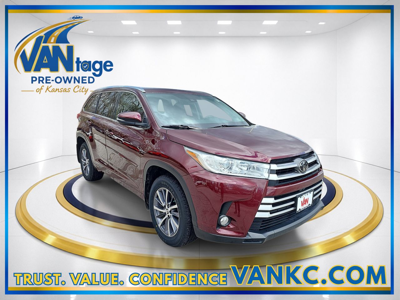 Used 2017 Salsa Red Pearl Toyota XLE image 3