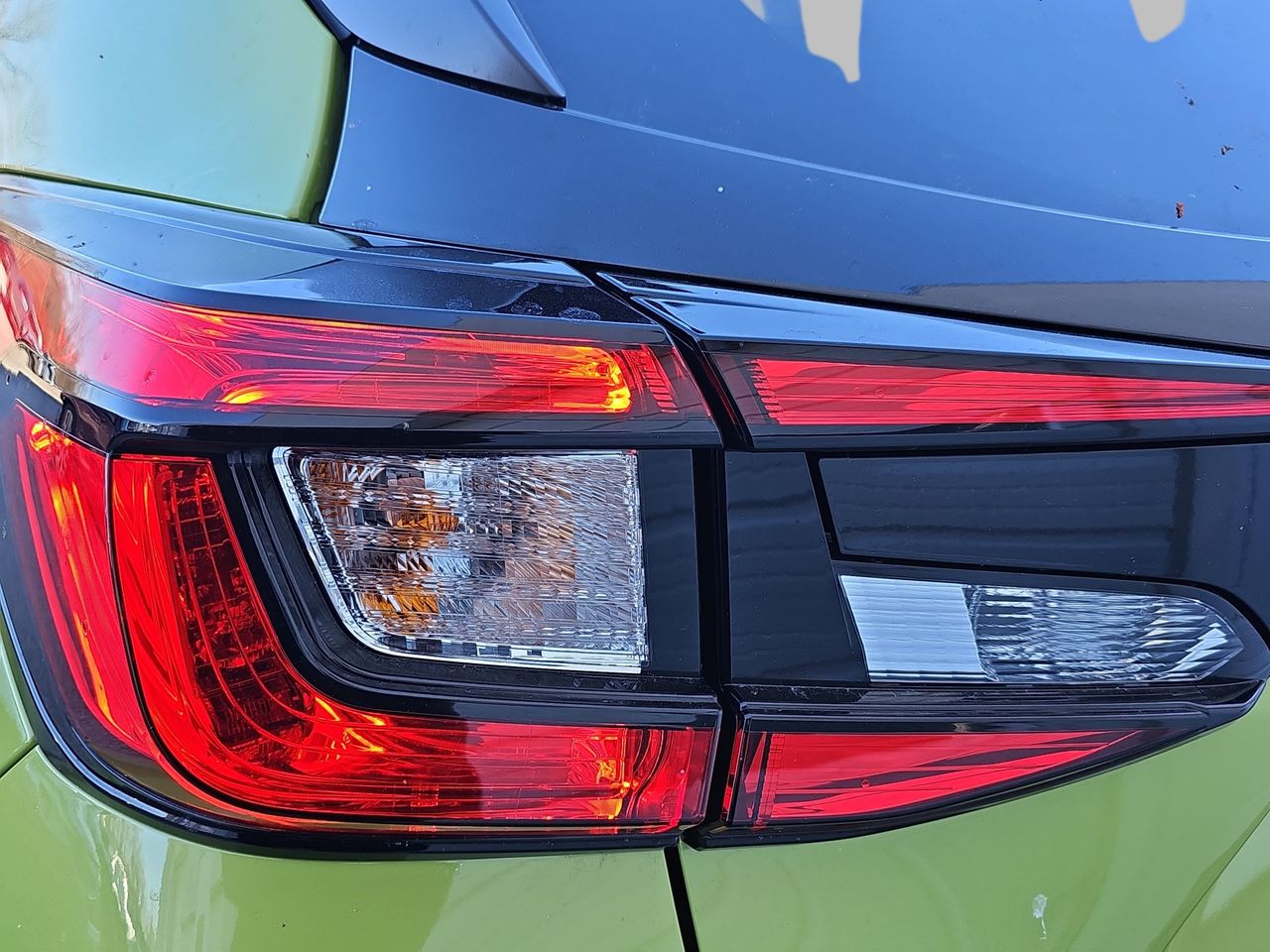 New 2026 Citron Yellow Pearl Subaru Sport Hybrid image 36