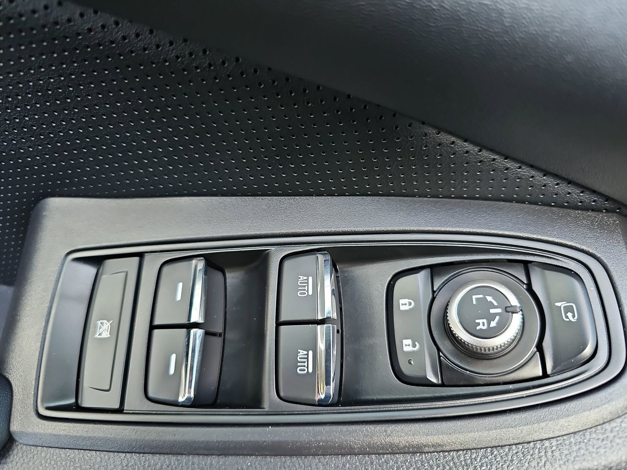 Certified Used 2025 Green Metallic Subaru Onyx Edition Touring image 30