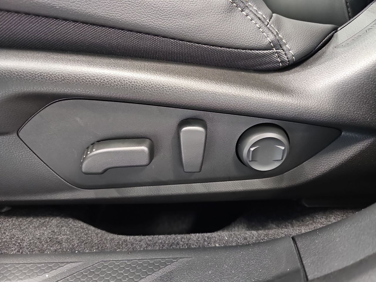 New 2026 Ice Silver Subaru Limited image 31