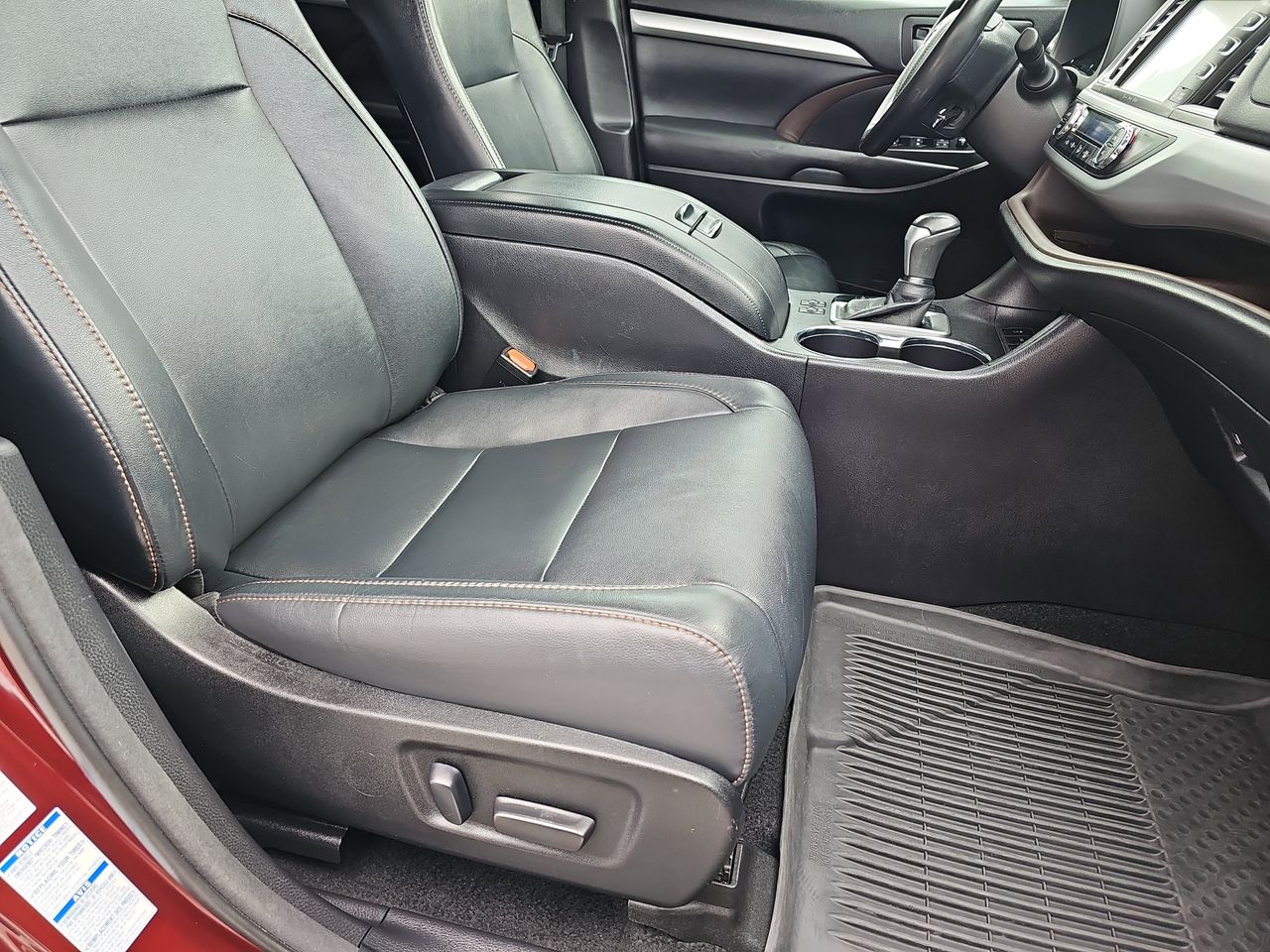 Used 2017 Salsa Red Pearl Toyota XLE image 13