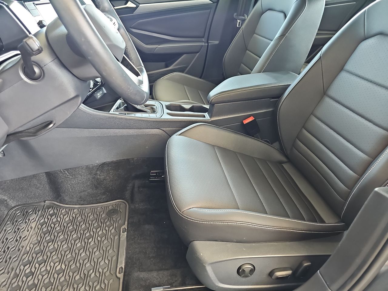 Used 2024 Platinum Gray Metallic Volkswagen 1.5T SE image 18