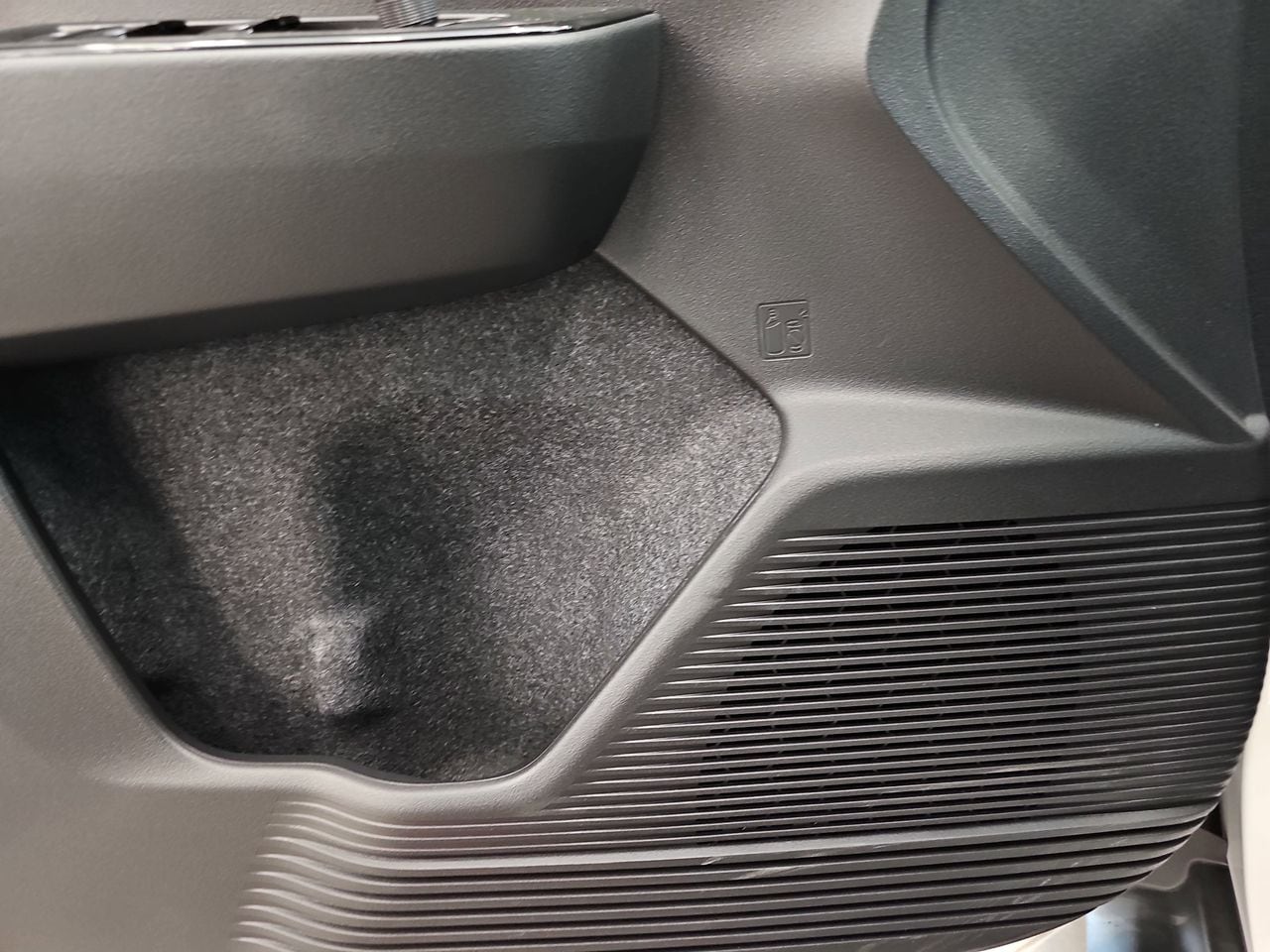 New 2026 Crystal White Pearl Subaru Premium image 28