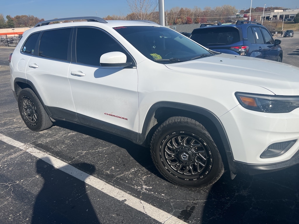 Used 2019 Jeep Cherokee Latitude SUV