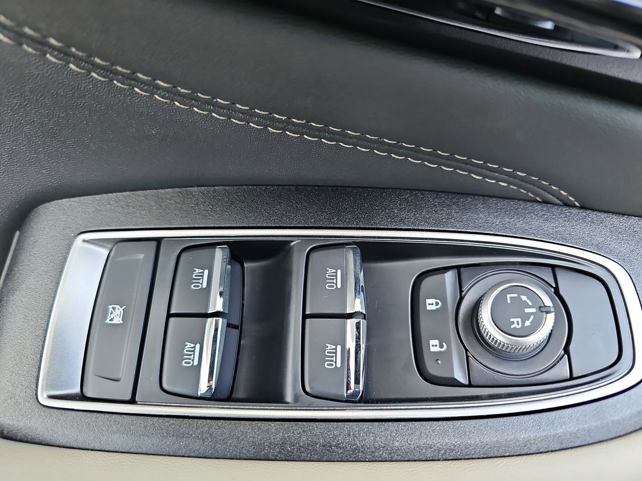 Certified Used 2025 Green Metallic Subaru Limited image 34