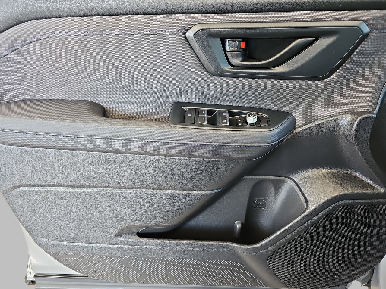 Used 2025 River Rock Pearl Subaru Premium image 31