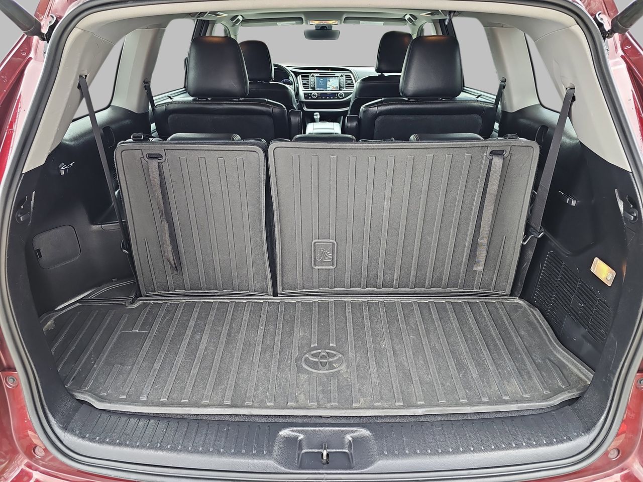 Used 2017 Salsa Red Pearl Toyota XLE image 16