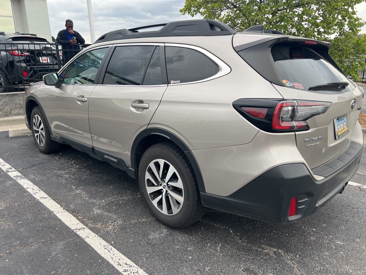 2020 Subaru Outback Premium photo 4