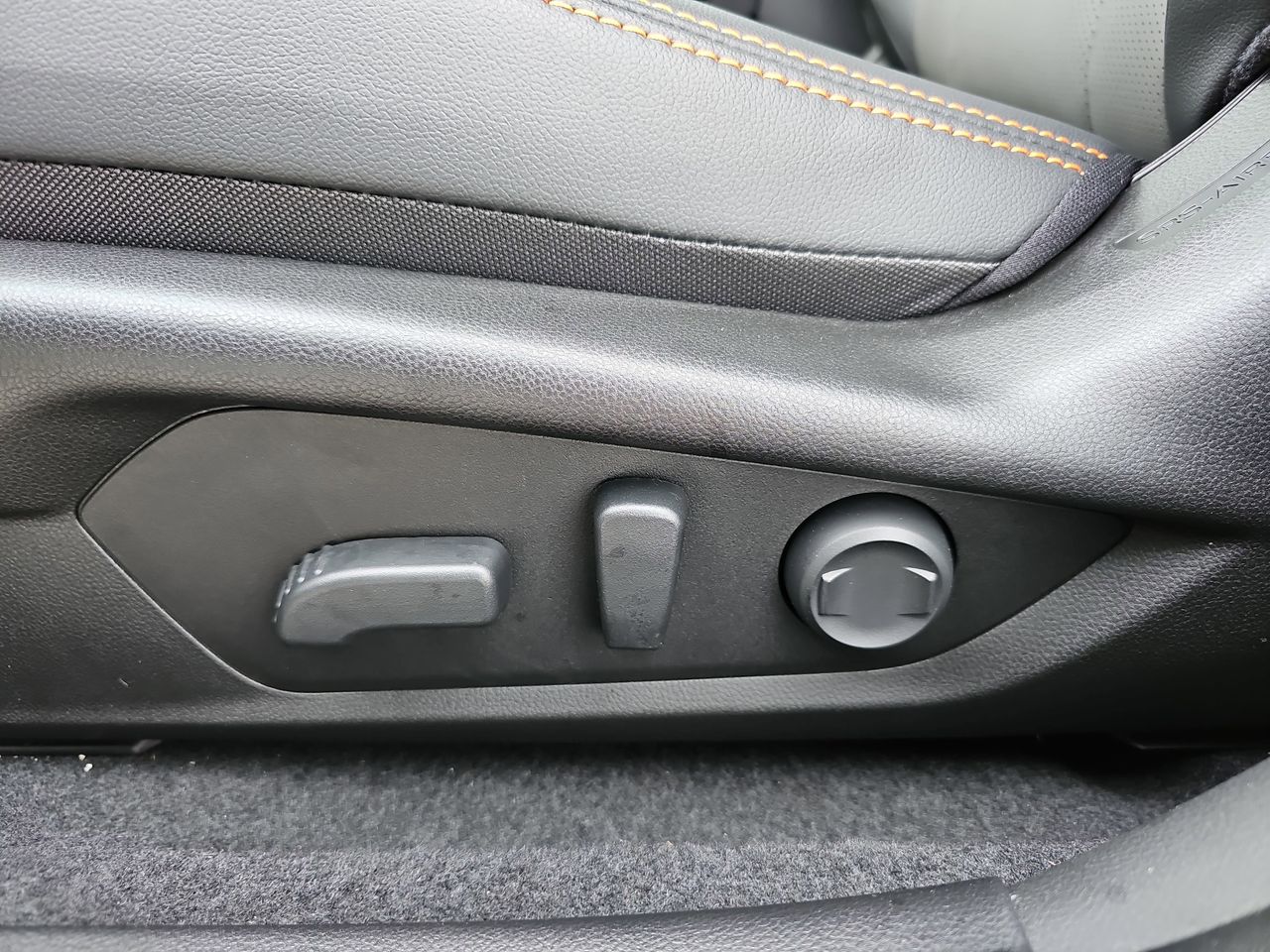 New 2026 Citron Yellow Pearl Subaru Limited Hybrid image 28