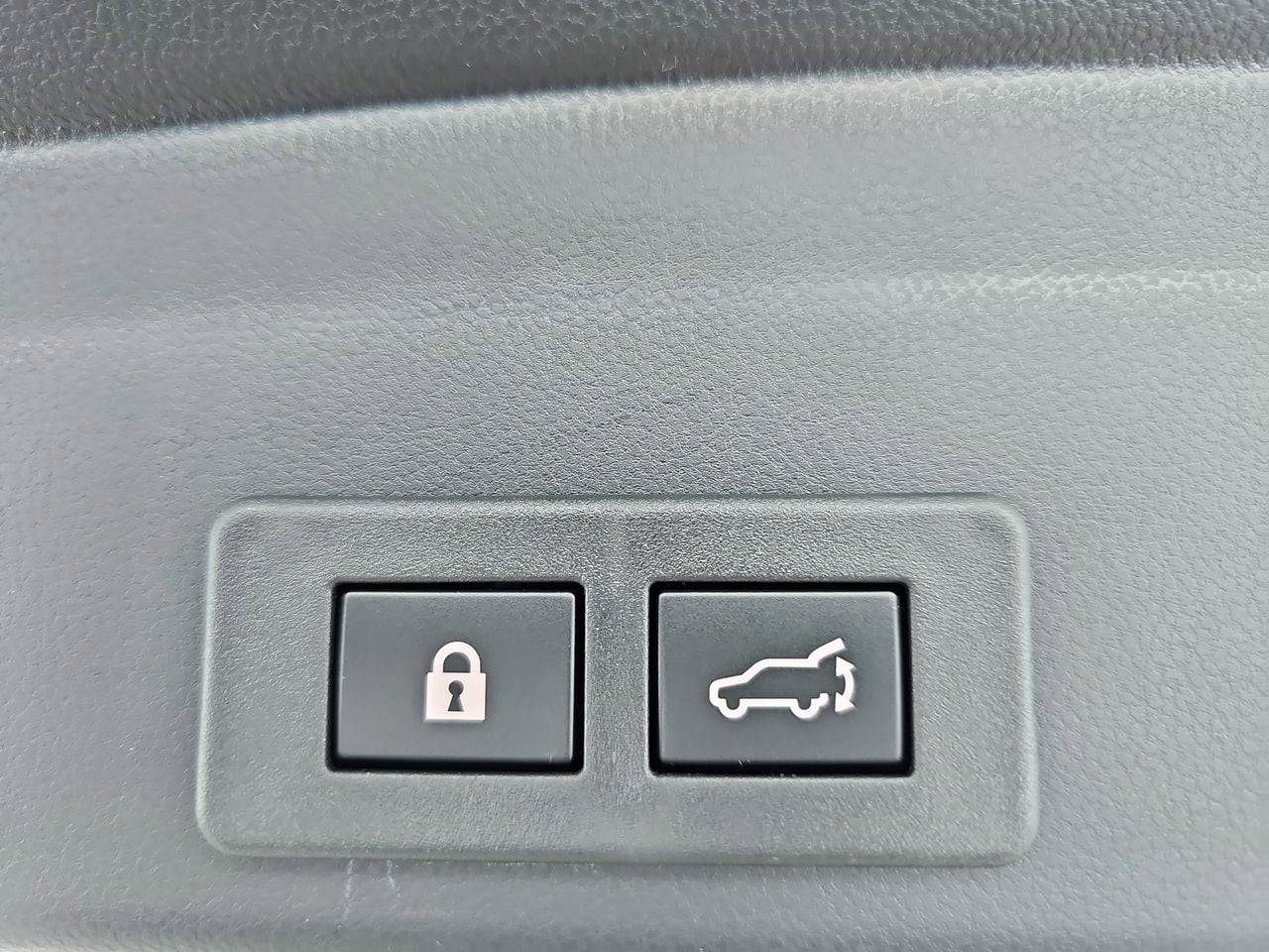 New 2026 Crystal White Pearl Subaru Onyx Edition Touring 7-Passenger image 14