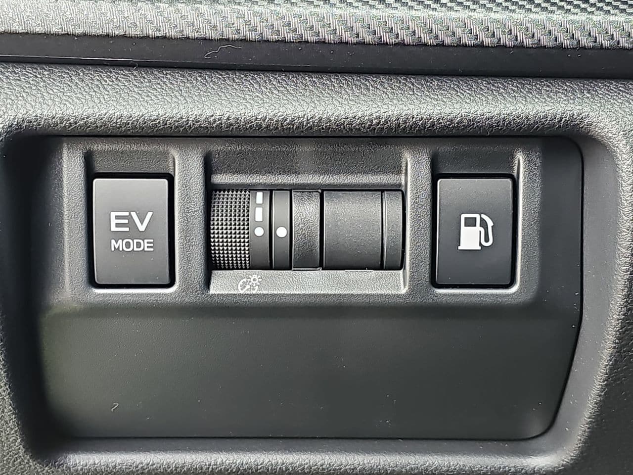 New 2026 Citron Yellow Pearl Subaru Limited Hybrid image 25