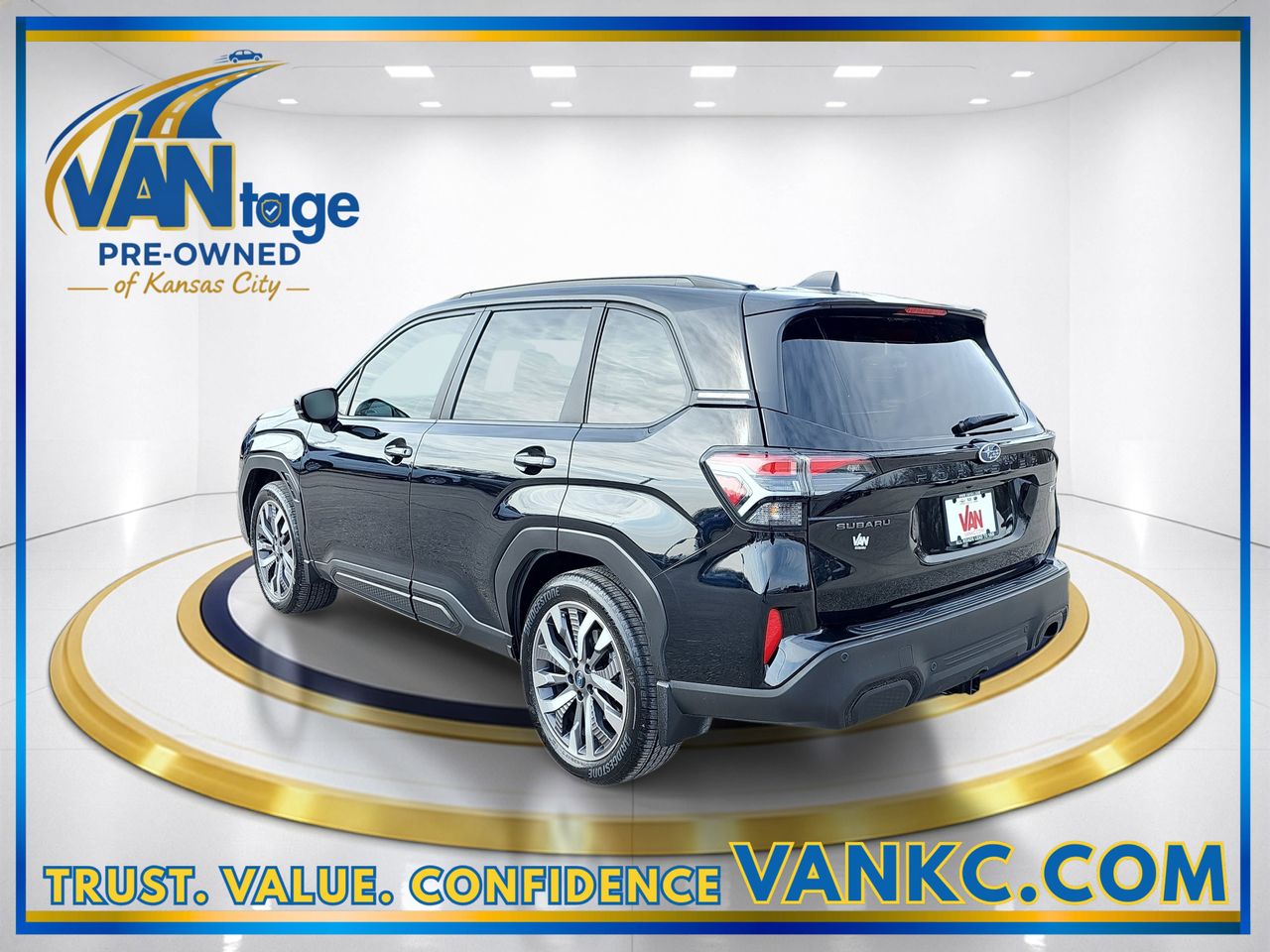 Used 2025 Crystal Black Silica Subaru Touring image 9