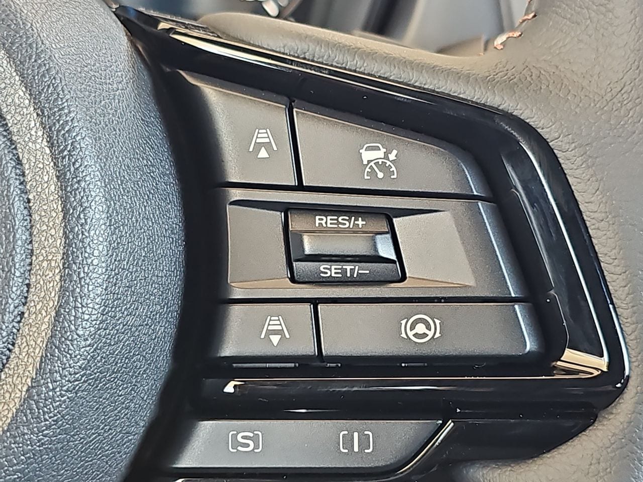 New 2026 Ice Silver/Crystal Black Silica Subaru Touring Hybrid image 18