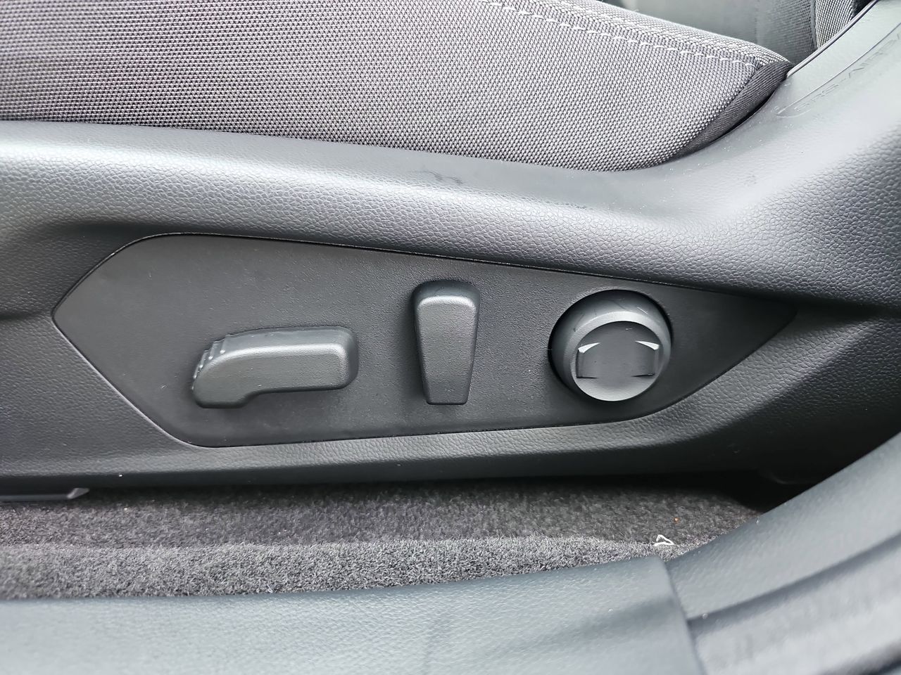 New 2026 Crystal White Pearl Subaru Premium image 29