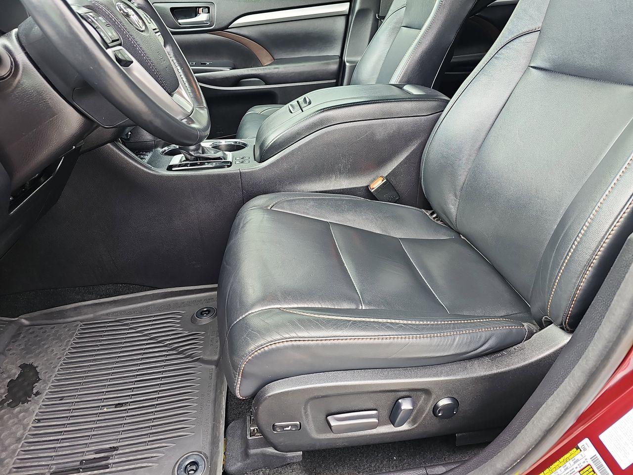 Used 2017 Salsa Red Pearl Toyota XLE image 20