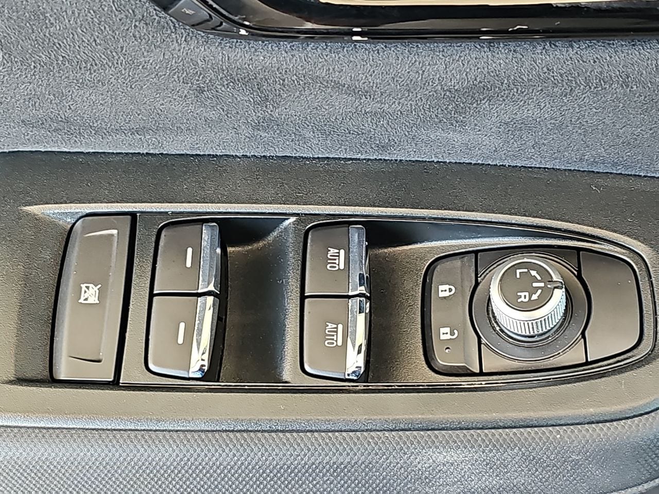 Certified Used 2025 Gray Metallic Subaru Touring image 34