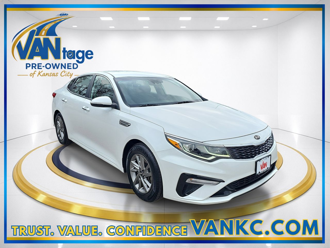 Used 2019 Snow White Pearl Kia LX image 3