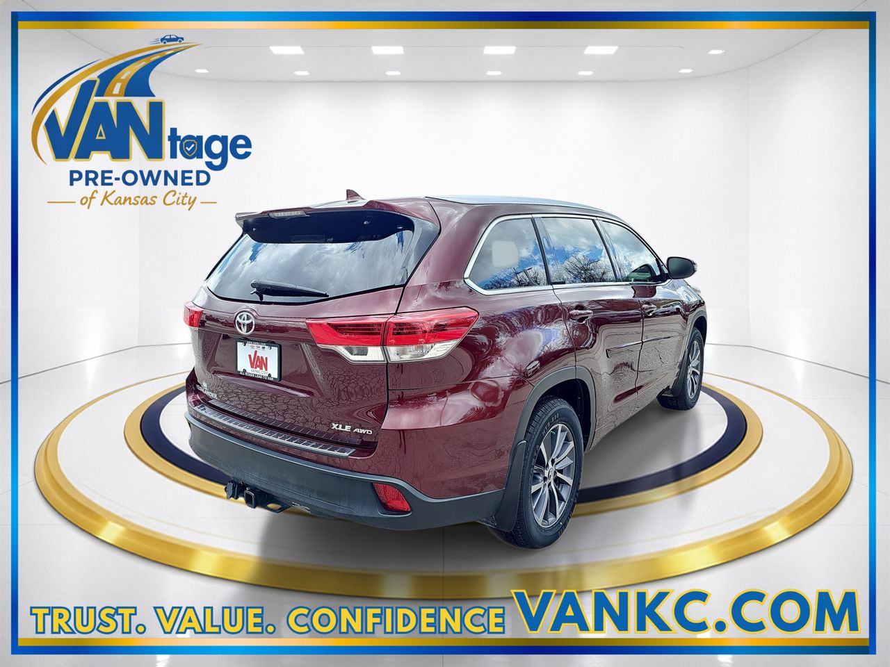 Used 2017 Salsa Red Pearl Toyota XLE image 6