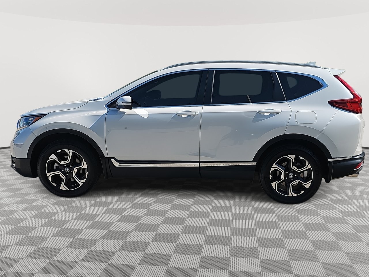 Used 2019 Honda CR-V Touring with VIN JHLRW2H90KX009881 for sale in Kansas City, MO