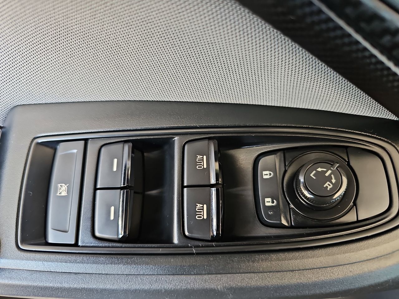 Used 2018 Dark Gray Metallic Subaru 2.0i Premium image 32