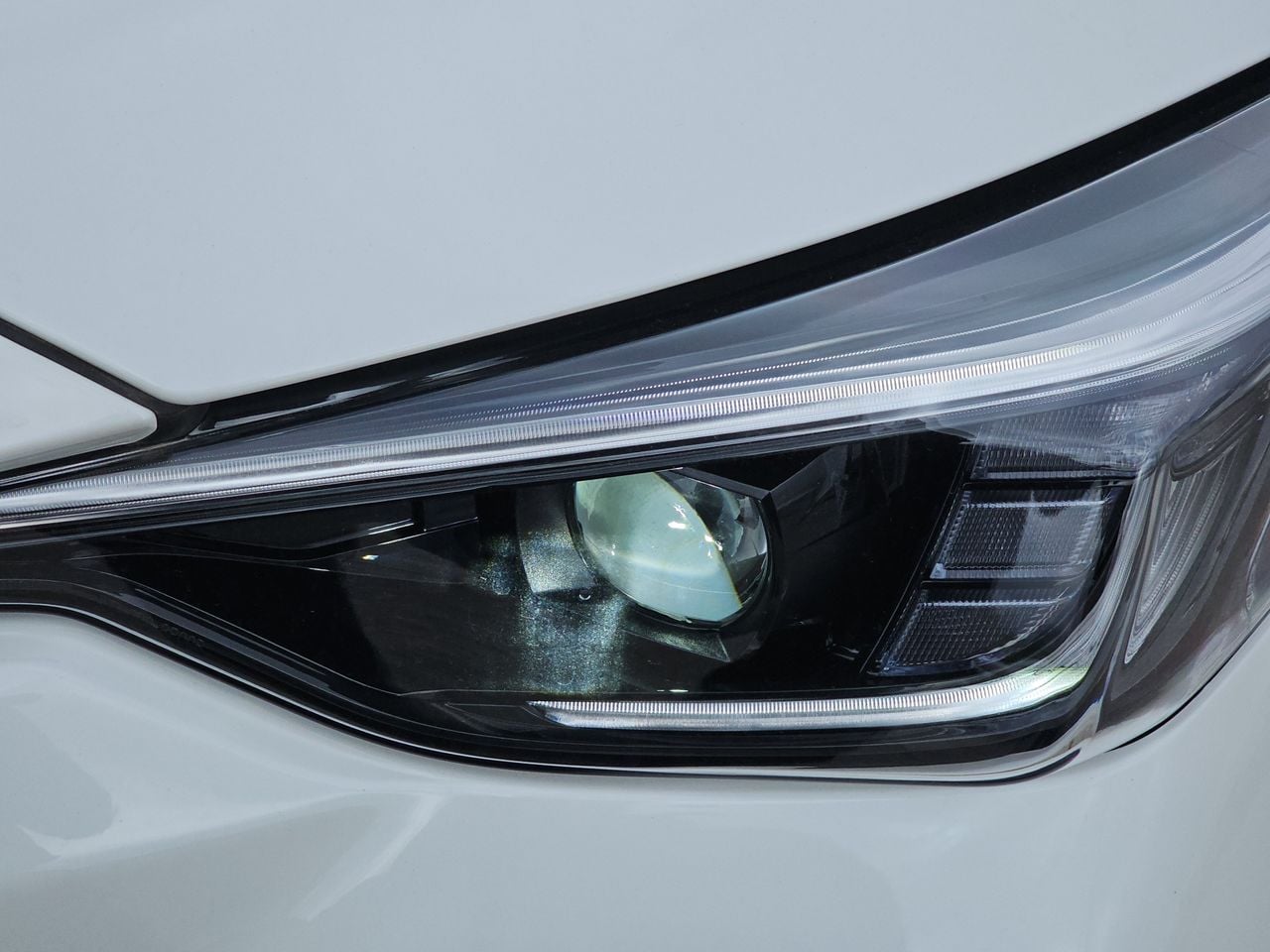 New 2026 Crystal White Pearl Subaru Wilderness image 31