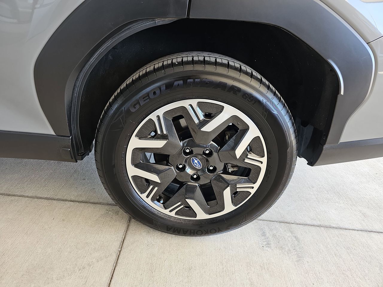 Used 2025 River Rock Pearl Subaru Premium image 38