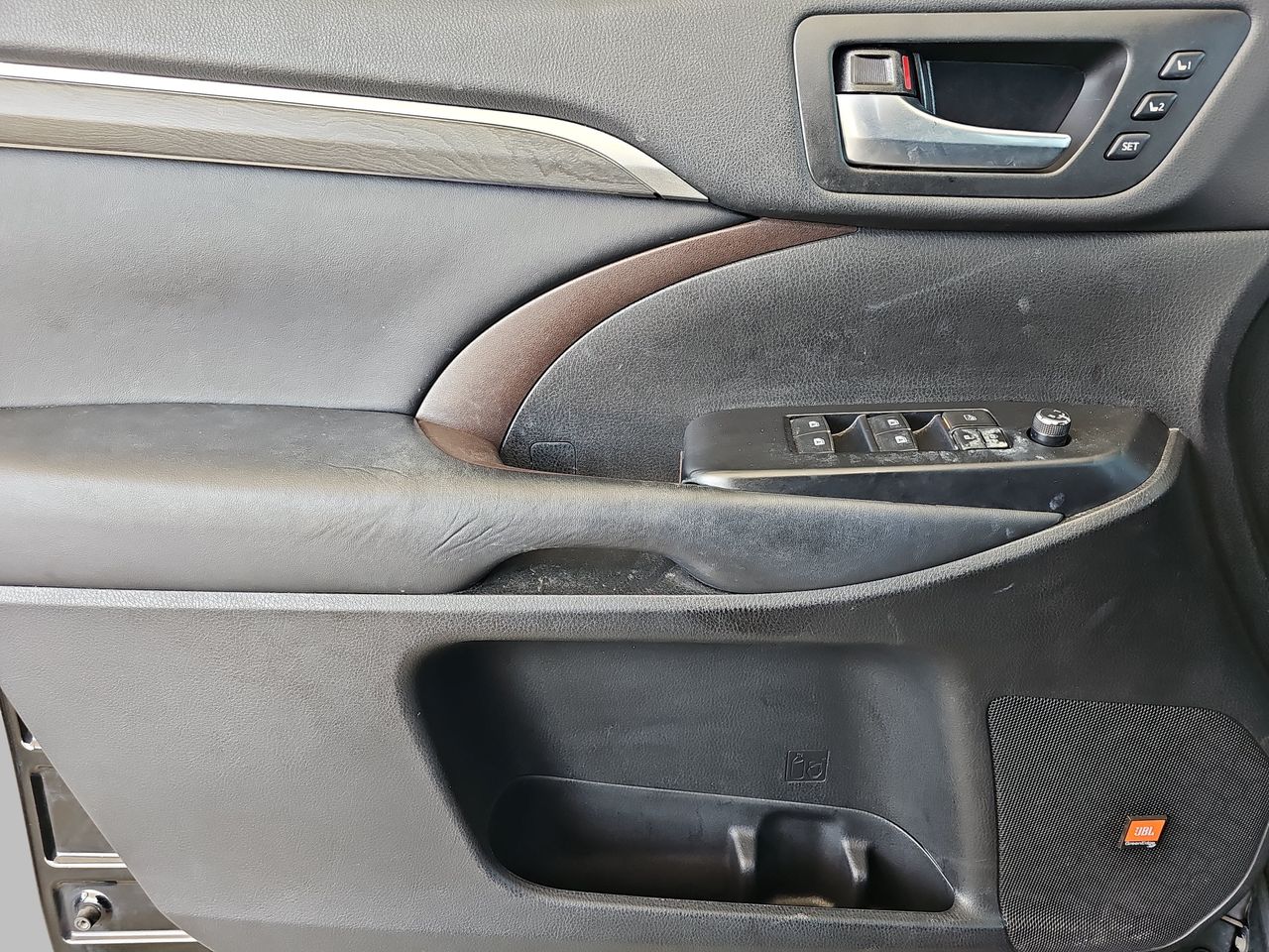 Used 2018 Midnight Black Metallic Toyota Limited image 32