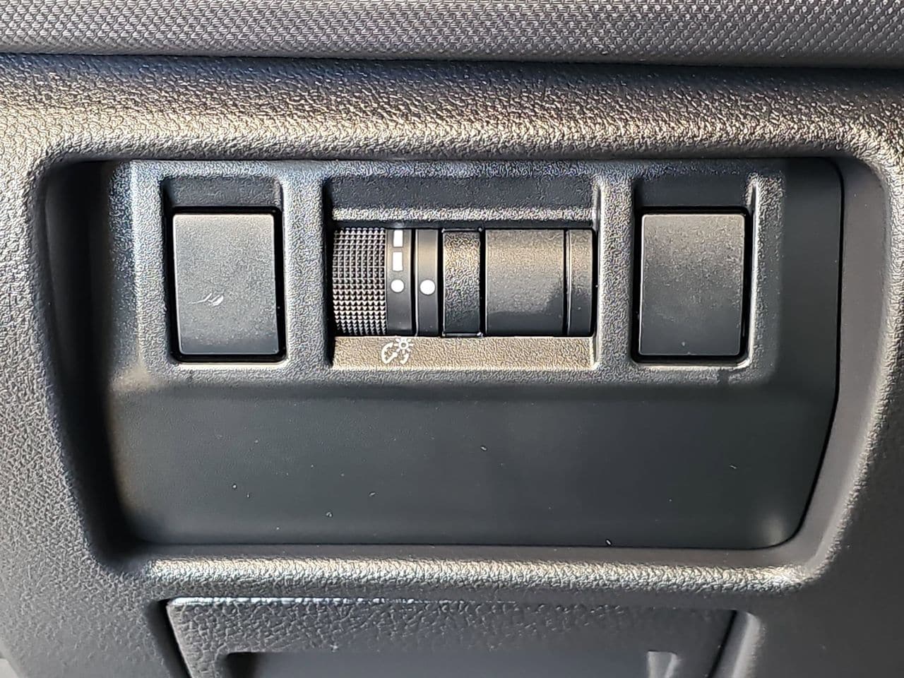 Used 2025 River Rock Pearl Subaru Premium image 30