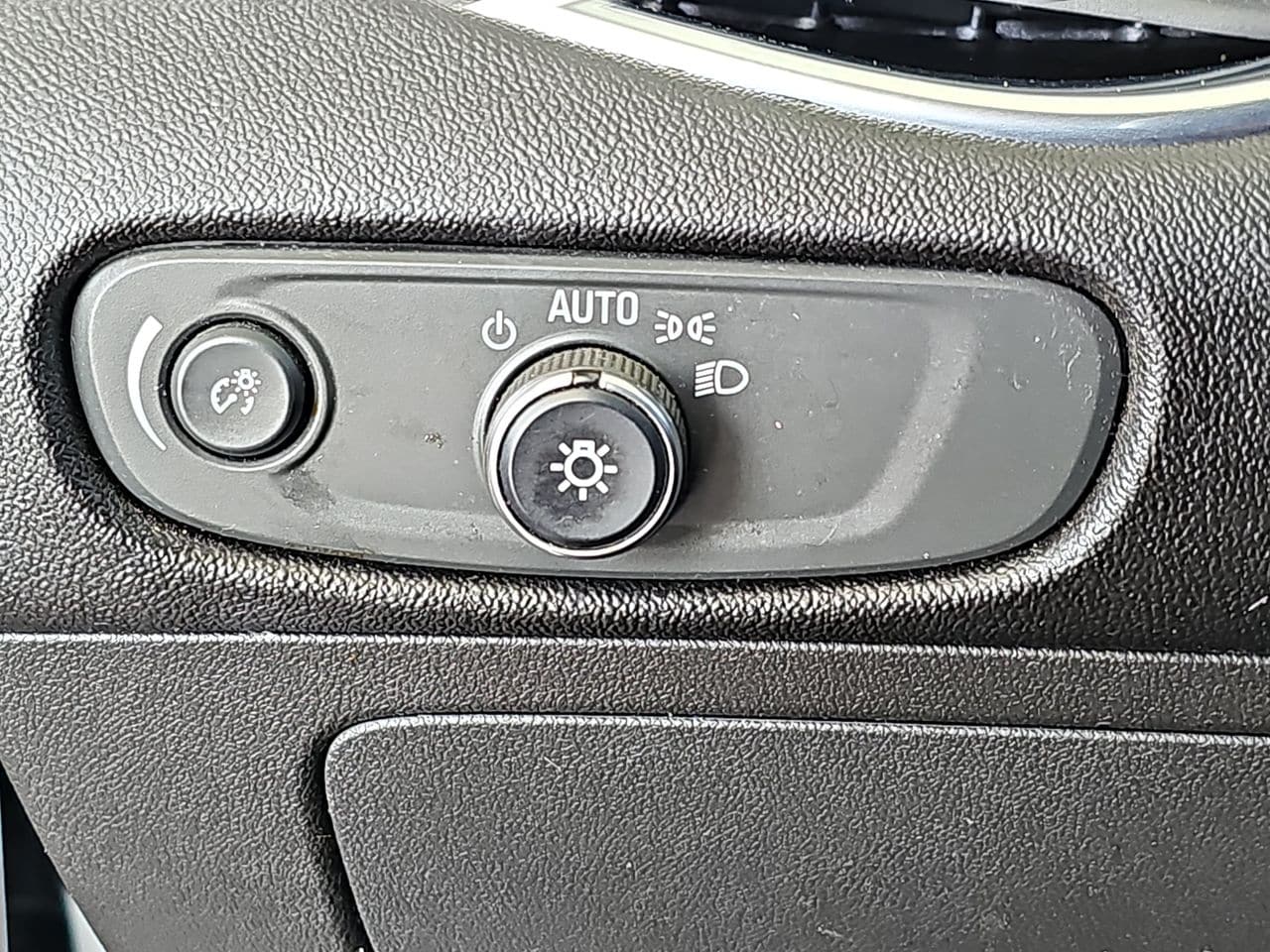 Used 2019 Summit White Chevrolet LT image 29