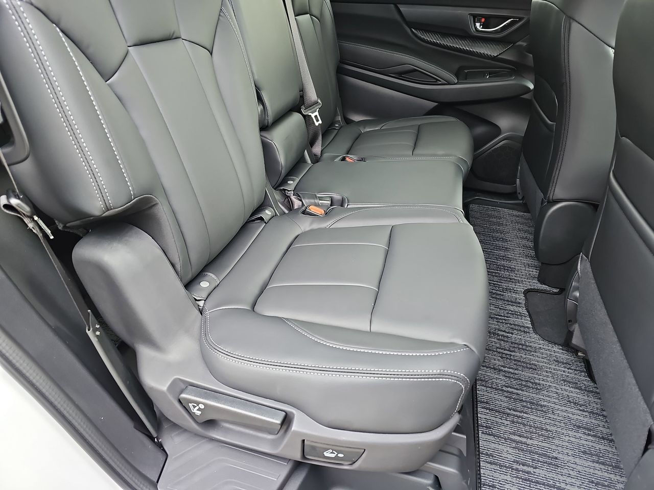 New 2026 Crystal White Pearl Subaru Premium 7-Passenger image 15
