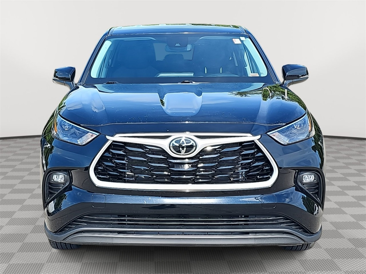 Used 2023 Toyota Highlander LE with VIN 5TDKDRBHXPS519231 for sale in Kansas City