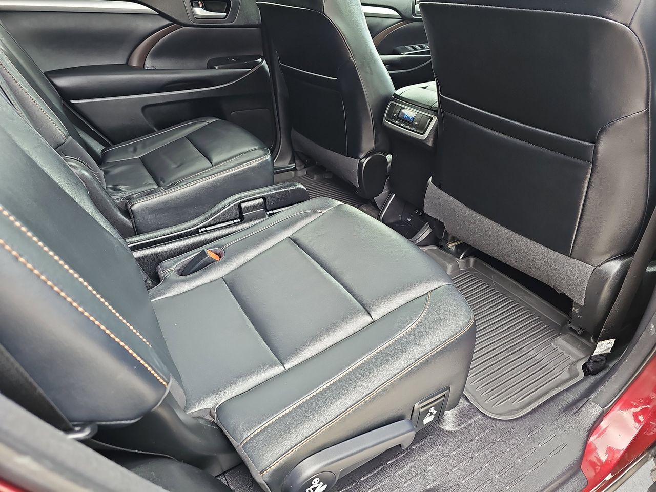 Used 2017 Salsa Red Pearl Toyota XLE image 14