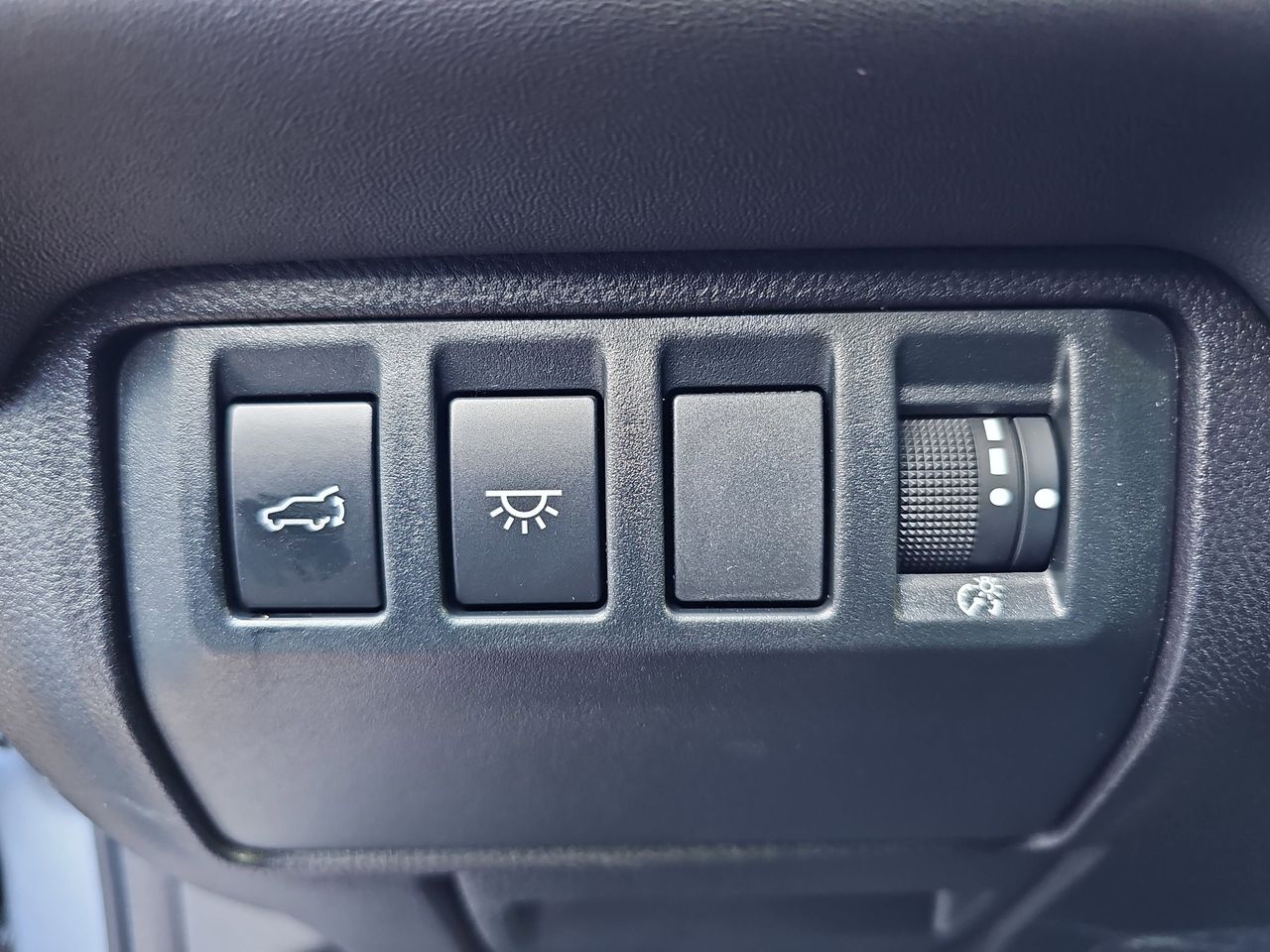 New 2026 Ice Silver Subaru Limited 7-Passenger image 30