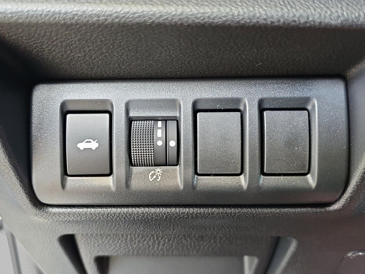 New 2025 Crystal White Pearl Subaru Premium image 24