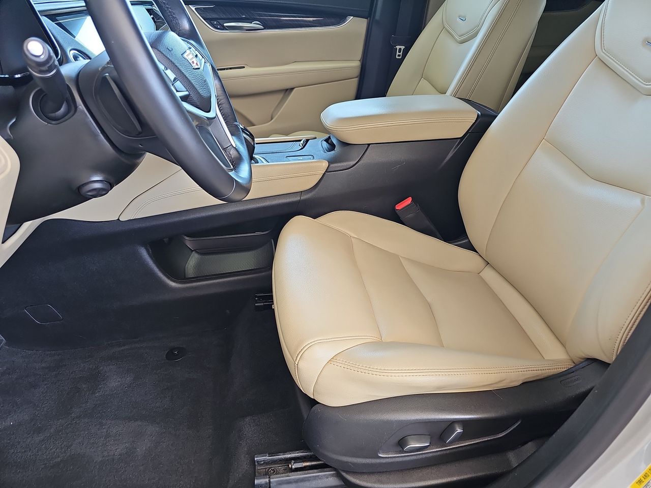 Used 2017 Radiant Silver Metallic Cadillac Base image 15