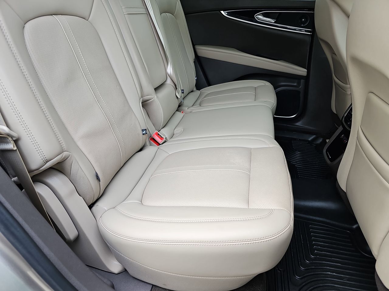 Used 2021 Mocha Lincoln Reserve image 18