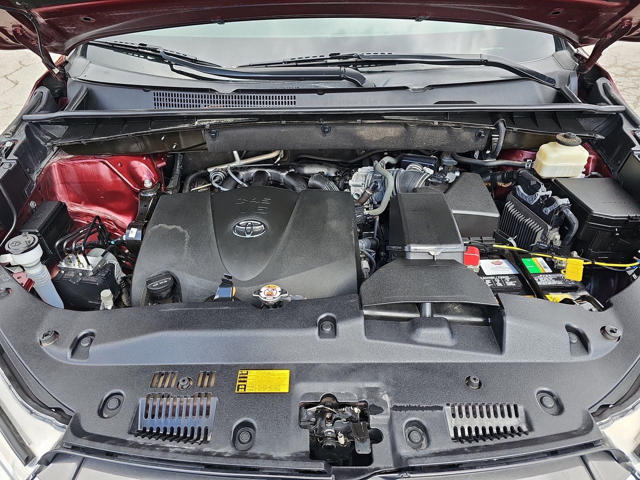 Used 2017 Salsa Red Pearl Toyota XLE image 38