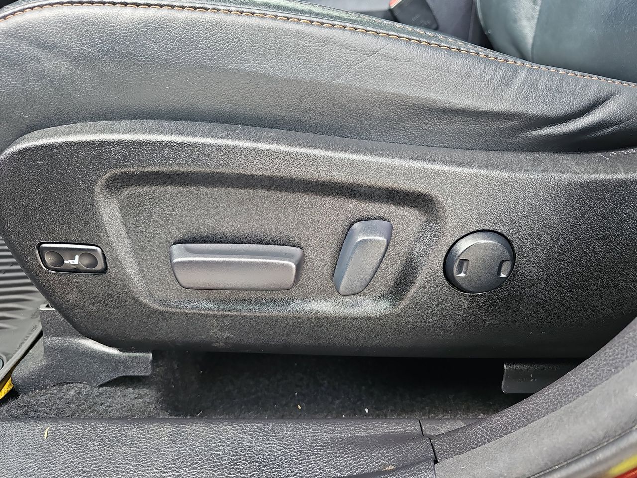 Used 2017 Salsa Red Pearl Toyota XLE image 37