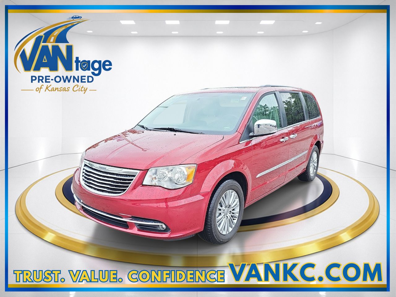 2016 Chrysler Town & Country Anniversary Edition's photo
