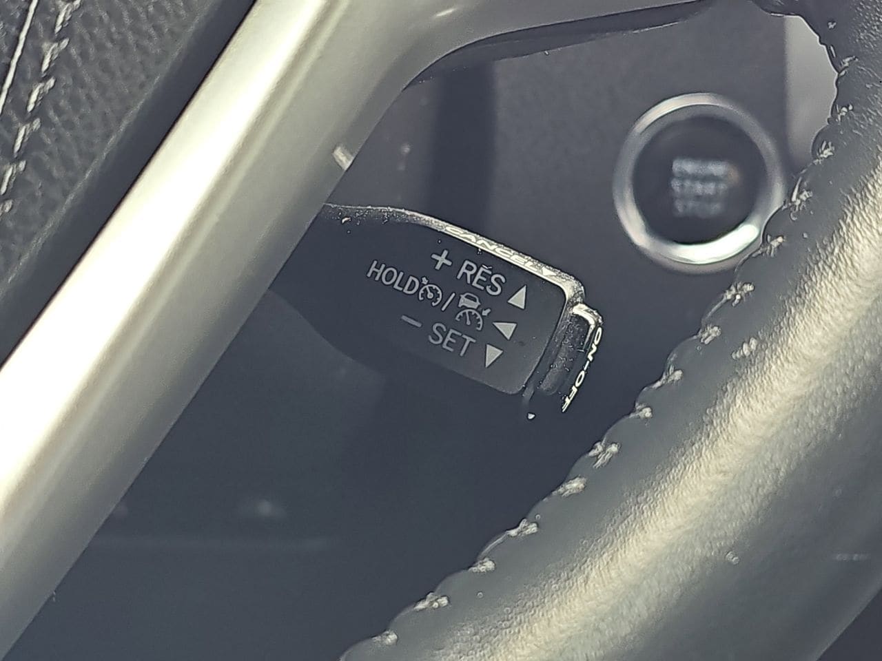 Used 2017 Salsa Red Pearl Toyota XLE image 25