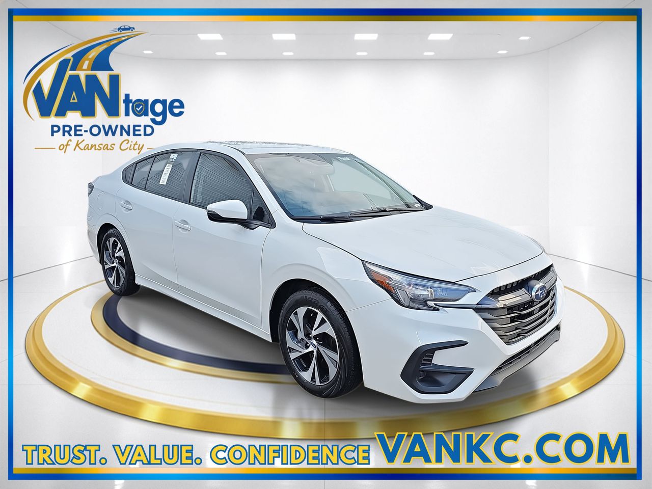 Used 2025 Crystal White Pearl Subaru Premium image 3