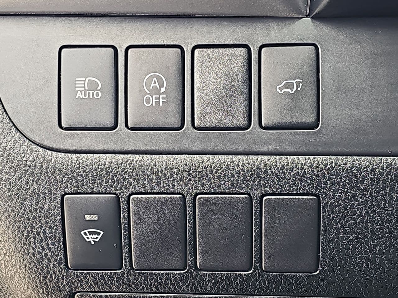 Used 2017 Salsa Red Pearl Toyota XLE image 33