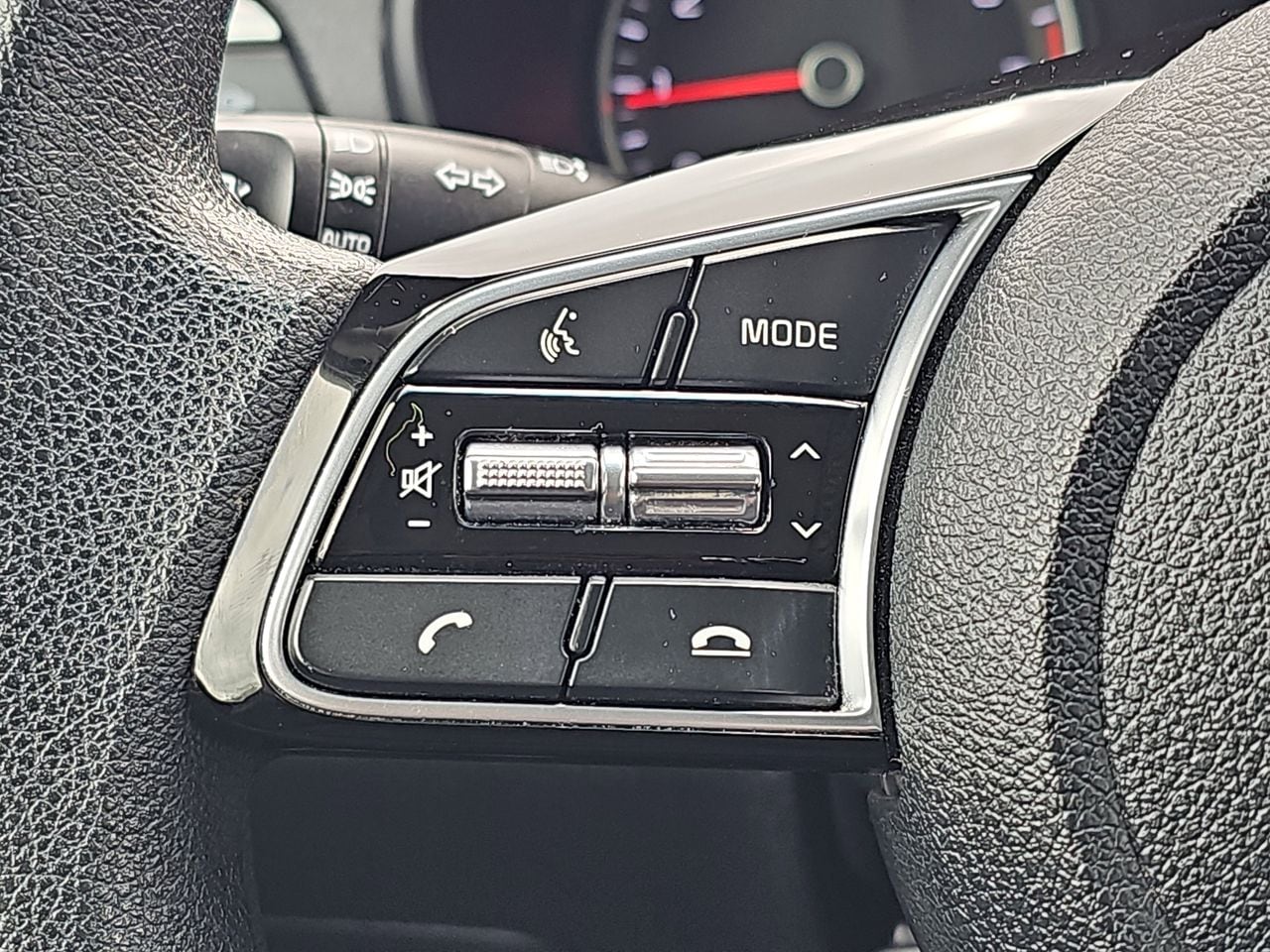 Used 2019 Snow White Pearl Kia LX image 22