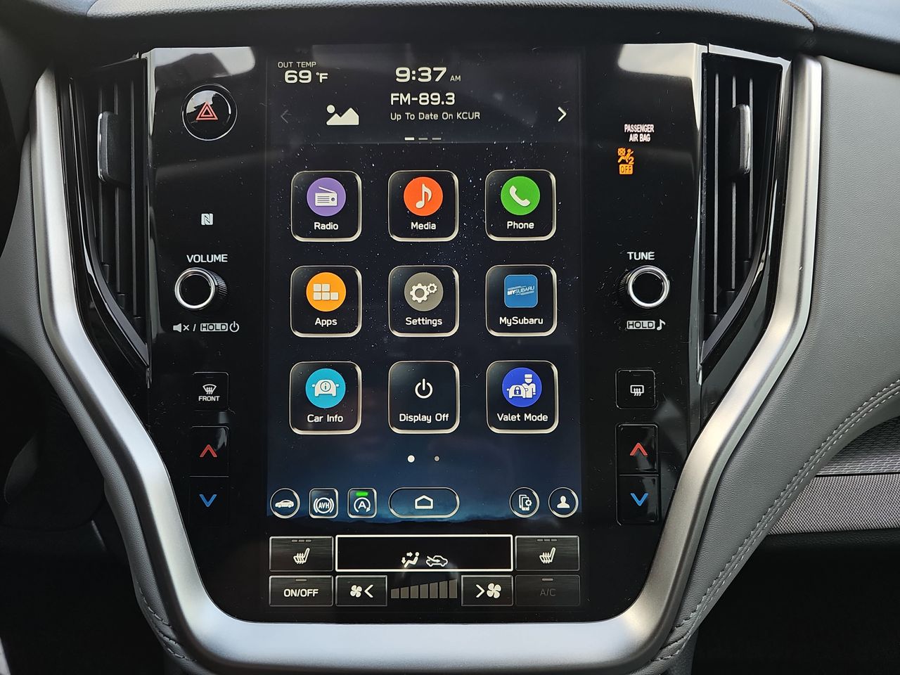 Used 2025 Crystal White Pearl Subaru Premium image 24