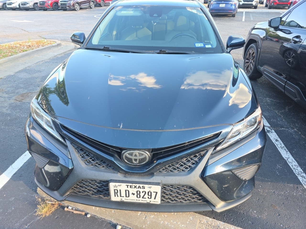 Used 2019 Toyota Camry SE with VIN 4T1B11HK6KU688028 for sale in Kansas City