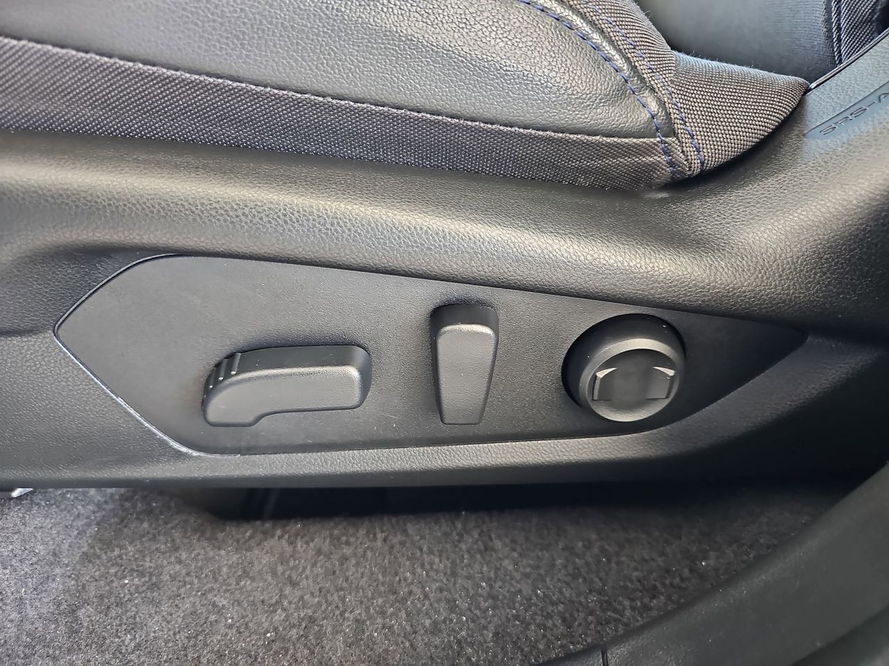 Used 2025 River Rock Pearl Subaru Premium image 33