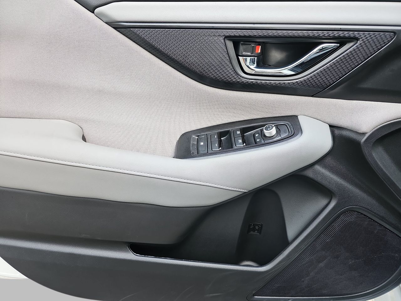 Used 2025 Crystal White Pearl Subaru Premium image 30