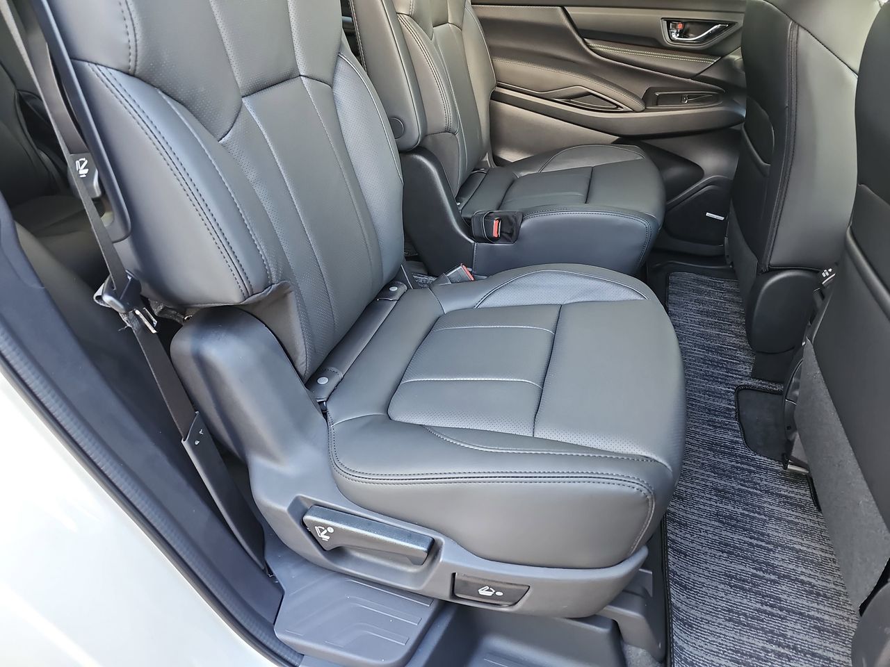 New 2026 Crystal White Pearl Subaru Onyx Edition Touring 7-Passenger image 15