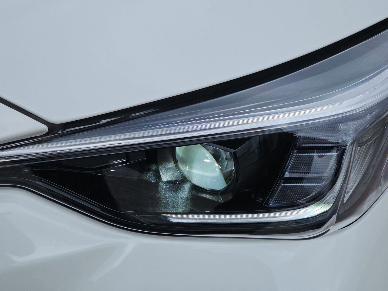 New 2026 Crystal White Pearl Subaru Wilderness image 31